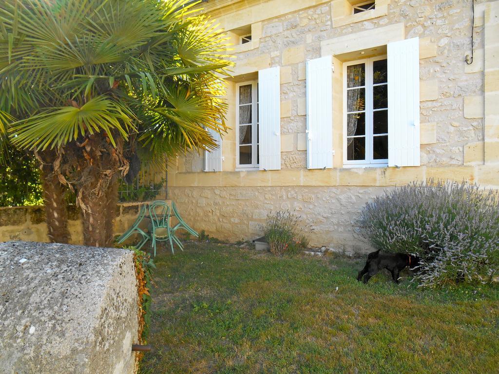 Petit-Palais-et-Cornemps Sous Les Marronniers B&B 객실 사진